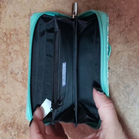 Cute Clairs Wallet - Picture 2 of 3